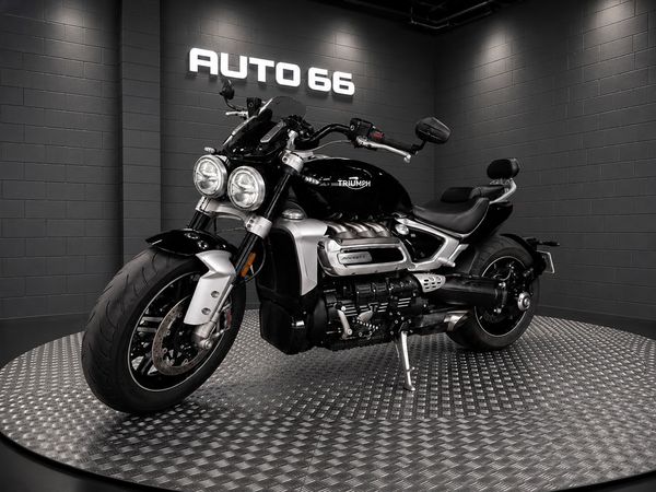 2023 Triumph Rocket 3 GT YJ1 Carousel 7