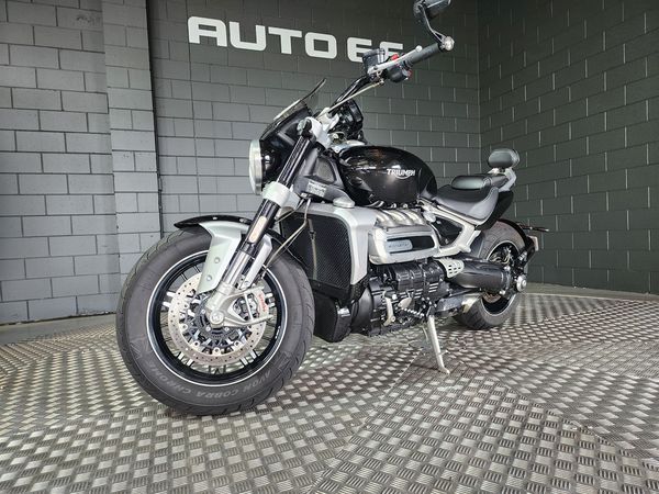 2023 Triumph Rocket 3 GT YJ1 Carousel 11