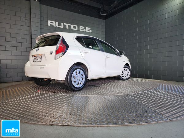 2016 Toyota Aqua Carousel 9