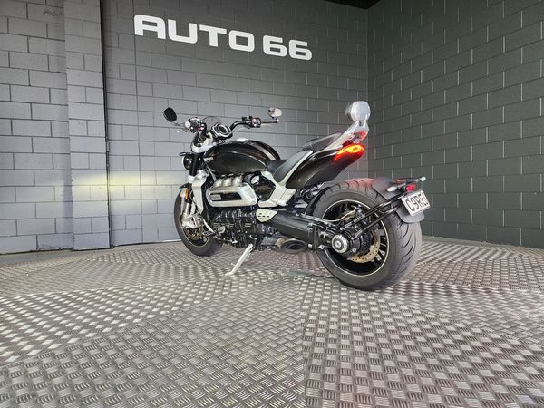 2023 Triumph Rocket 3 GT YJ1 Carousel 13