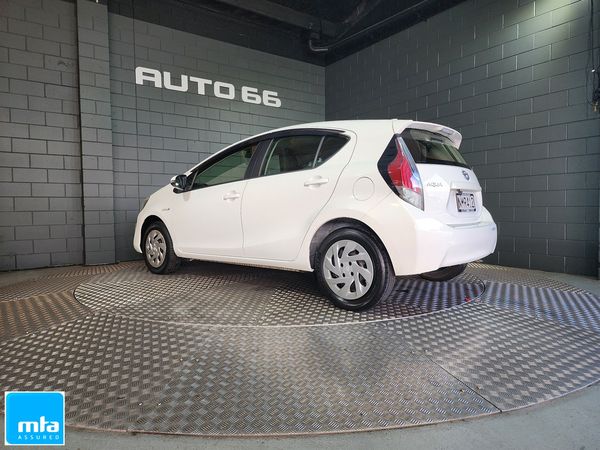 2016 Toyota Aqua Carousel 11