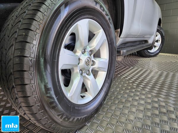 2015 Toyota Land Cruiser Prado Carousel 11