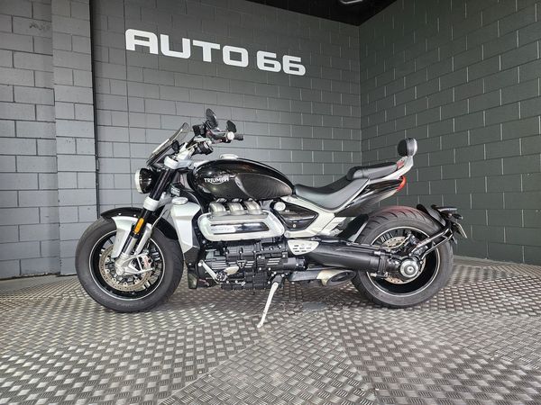 2023 Triumph Rocket 3 GT YJ1 Carousel 12