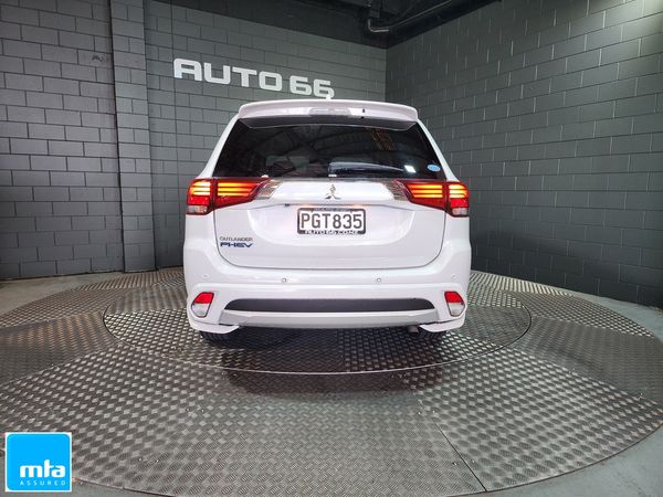 2015 Mitsubishi Outlander PLUG IN HYBRID Carousel 7