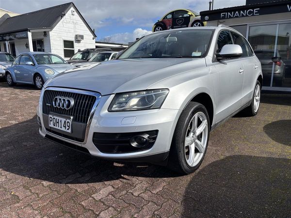 2009 Audi Q5 2.0T Quattro Carousel 1