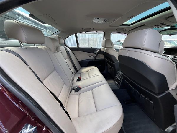 2006 BMW 550i Carousel 5