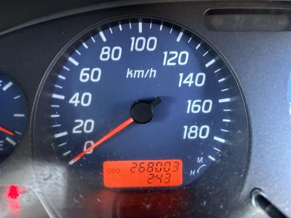 2011 Nissan Navara DX 2WD 2.5TD Carousel 8