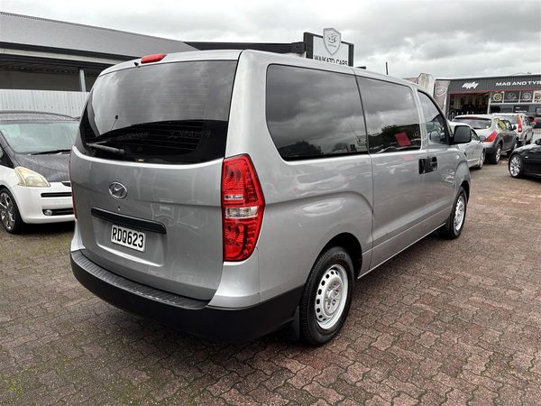 2014 Hyundai iLoad 2.5 CRDI MANUAL Carousel 3