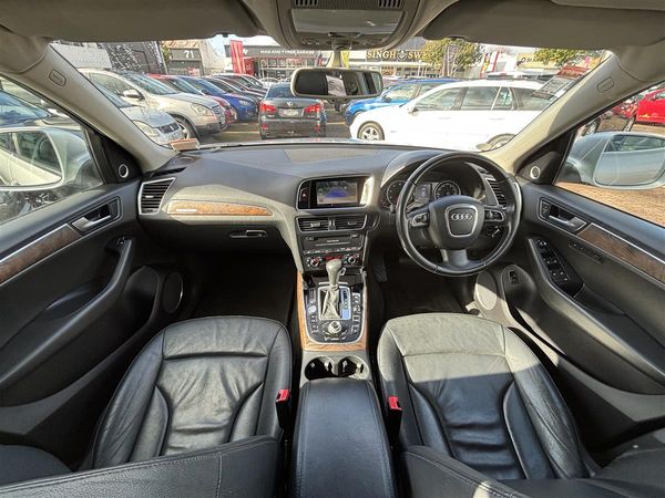 2009 Audi Q5 2.0T Quattro Carousel 6