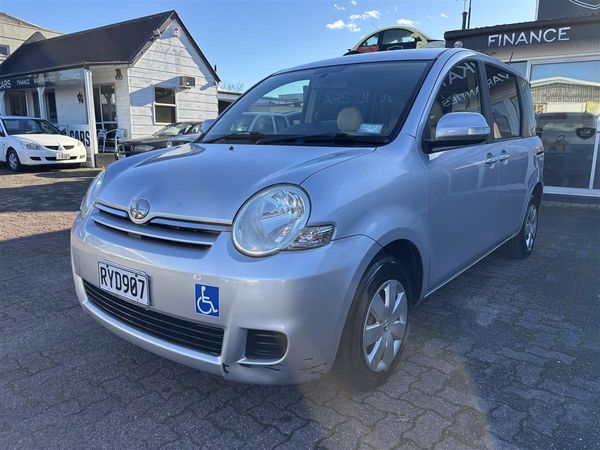 2008 Toyota Sienta Wheelchair Accessible Carousel 1