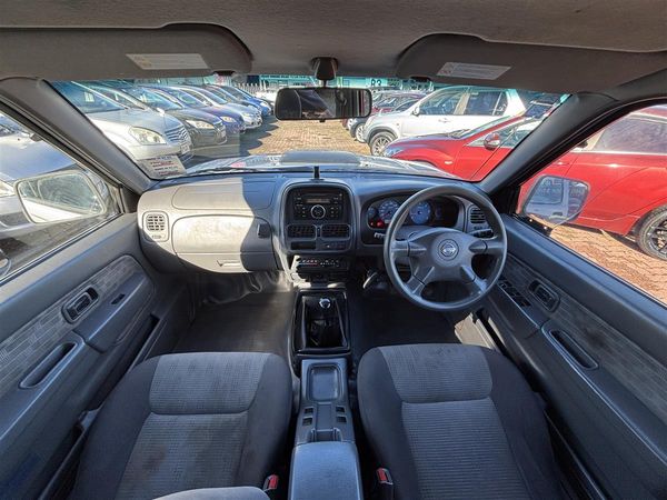 2011 Nissan Navara DX 2WD 2.5TD Carousel 6