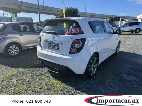 HOLDEN 2015 Carousel 9