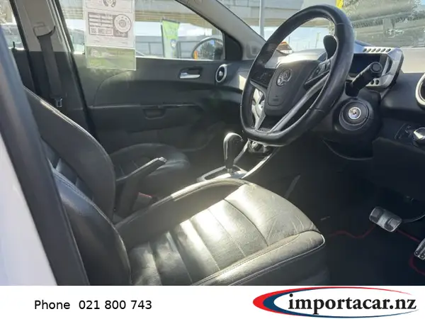 HOLDEN 2015 Carousel 6