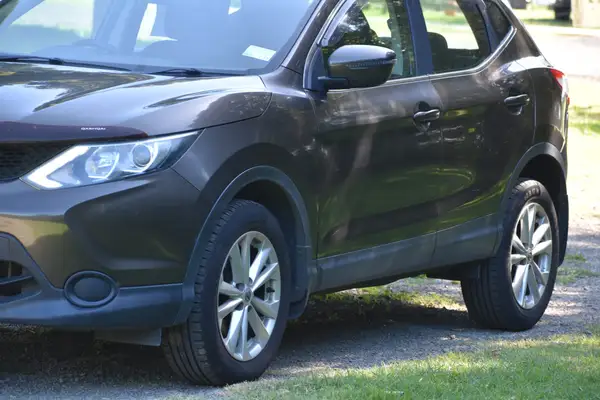 2015 Nissan Qashqai ST Carousel 1