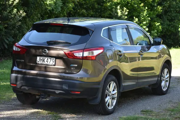 2015 Nissan Qashqai ST Carousel 4
