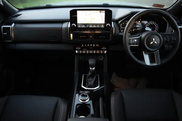 2025 Mitsubishi Triton DC GSR 4WD 6Sp Auto Carousel 9