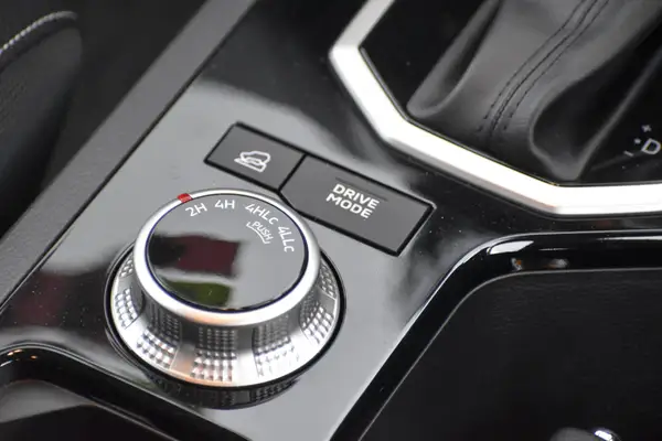 2025 Mitsubishi Triton DC GLX-R 4WD AUTO Carousel 8