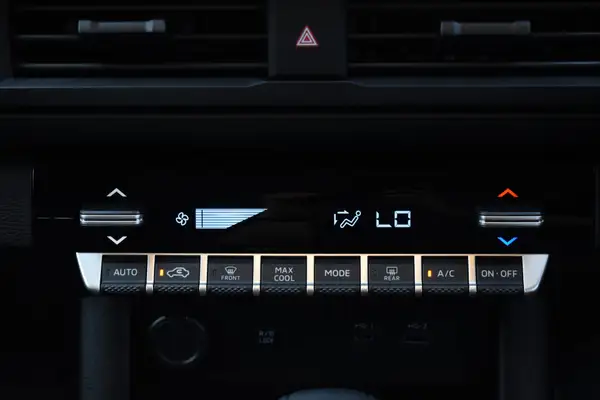 2025 Mitsubishi Triton CC GLX 4WD Flat Deck 6At Carousel 8
