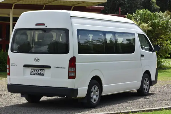 2013 Toyota Hiace Td 12 Seat High Roof People Mover Carousel 1
