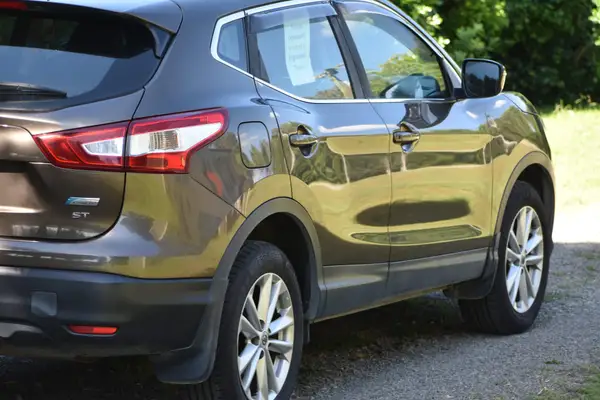 2015 Nissan Qashqai ST Carousel 6