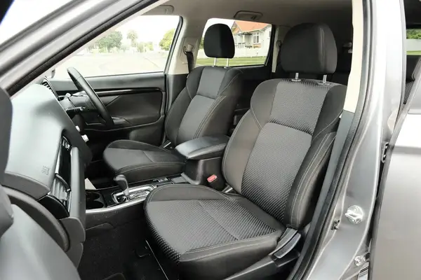 2022 Mitsubishi Outlander LS Carousel 6