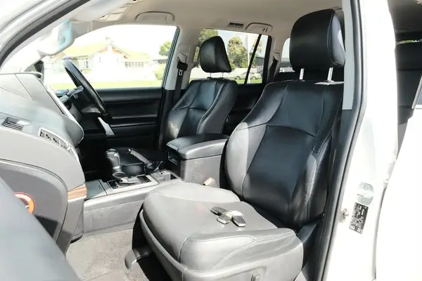 2019 Toyota Land Cruiser Prado VX Carousel 5