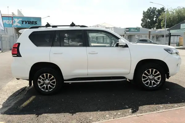 2019 Toyota Land Cruiser Prado VX Carousel 2