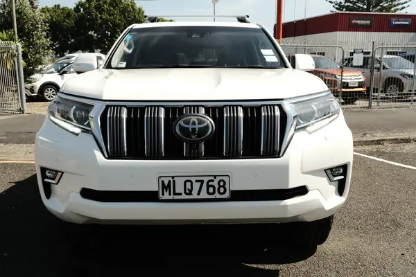 2019 Toyota Land Cruiser Prado VX Carousel 1