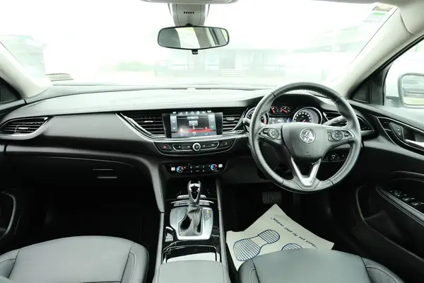 2019 Holden Commodore Calais Carousel 7