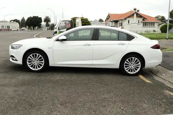 2019 Holden Commodore Calais Carousel 4