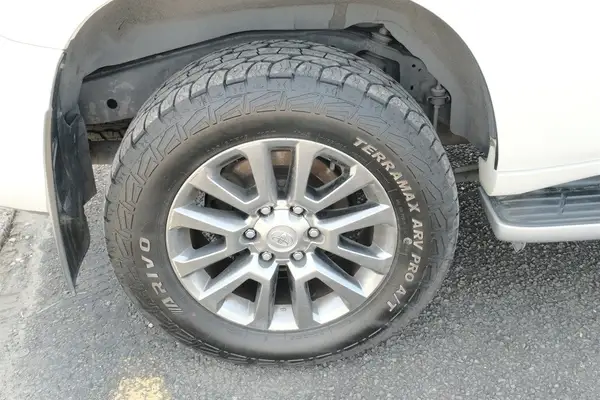 2019 Toyota Land Cruiser Prado VX Carousel 3