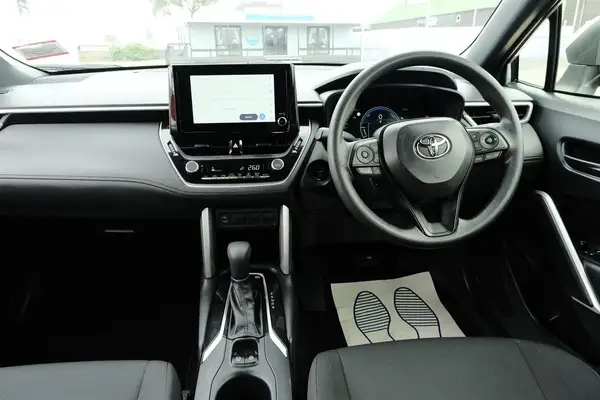 2024 Toyota Corolla Cross GX Hybrid Carousel 7