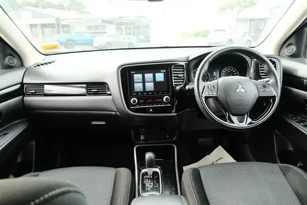 2022 Mitsubishi Outlander LS Carousel 8