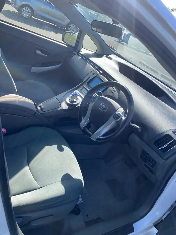 Toyota Pirus 2011 Carousel 7