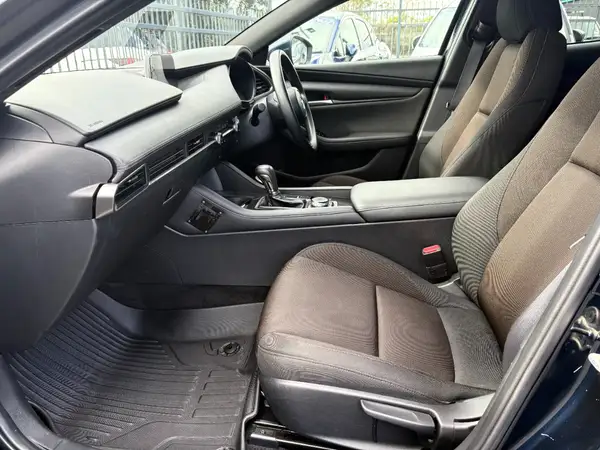 2021 Mazda 3 MAZDA 3 FASTBACK 15S Carousel 7