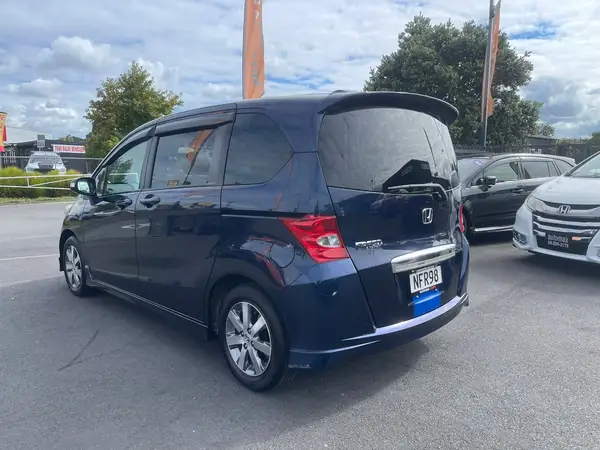 2009 Honda Freed Carousel 4