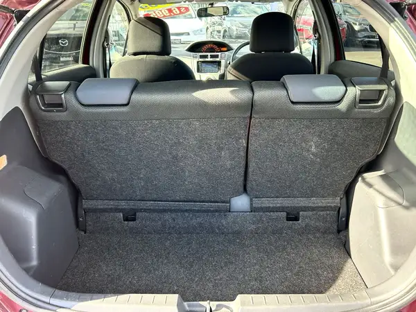 2009 Toyota Vitz Carousel 4