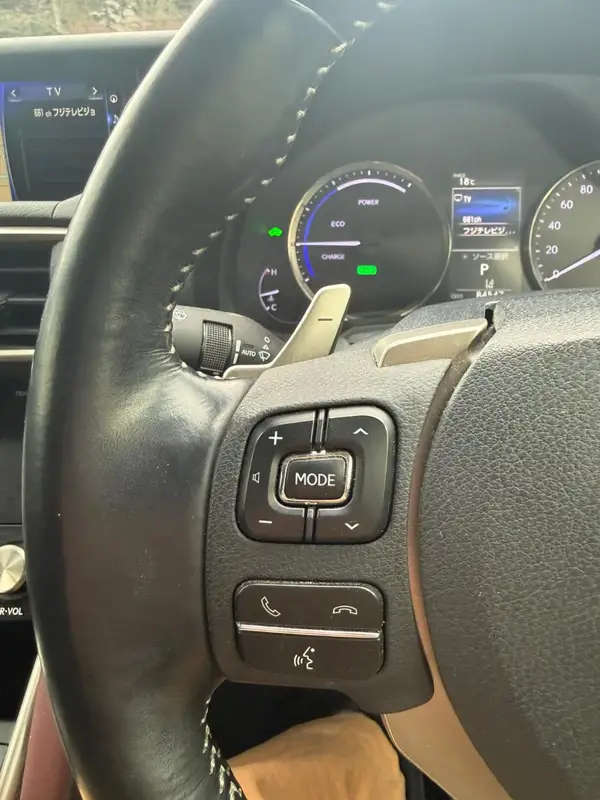 2017 Lexus IS 300h Carousel 1