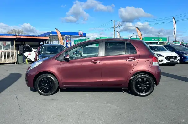 2009 Toyota Vitz Carousel 6