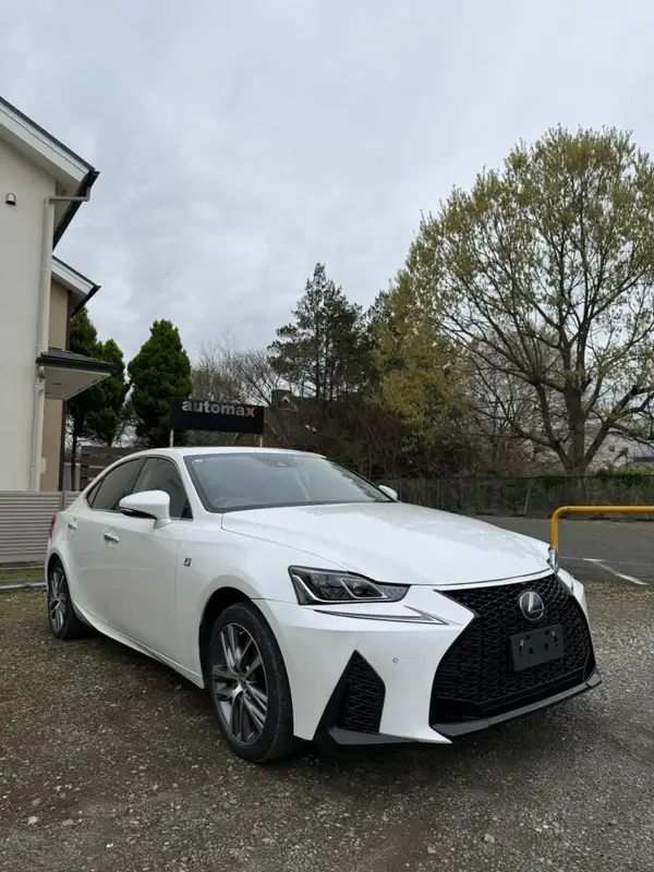 2017 Lexus IS 300h