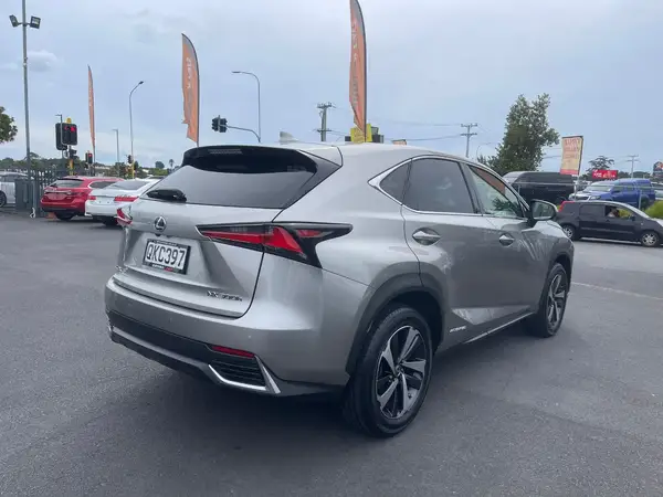 2020 Lexus NX 300h Carousel 4