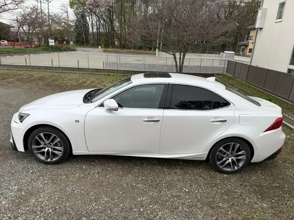 2017 Lexus IS 300h Carousel 7