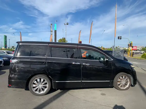 2010 Nissan Elgrand Carousel 7