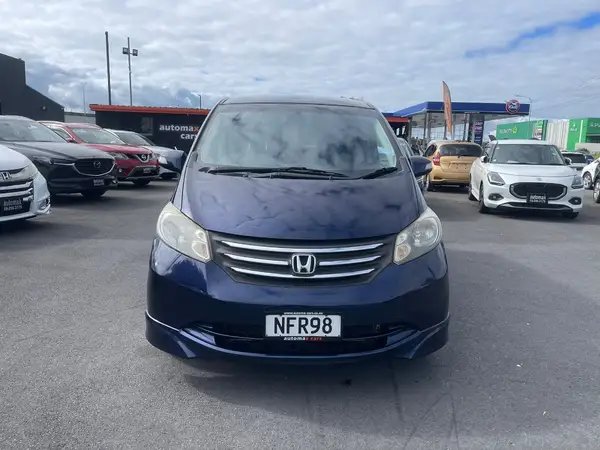 2009 Honda Freed Carousel 1