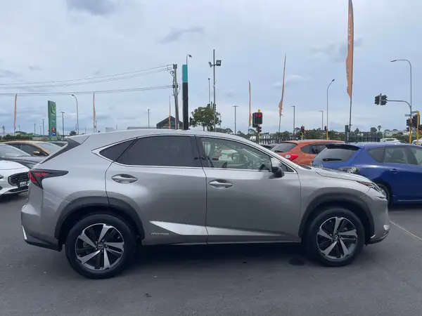 2020 Lexus NX 300h Carousel 3
