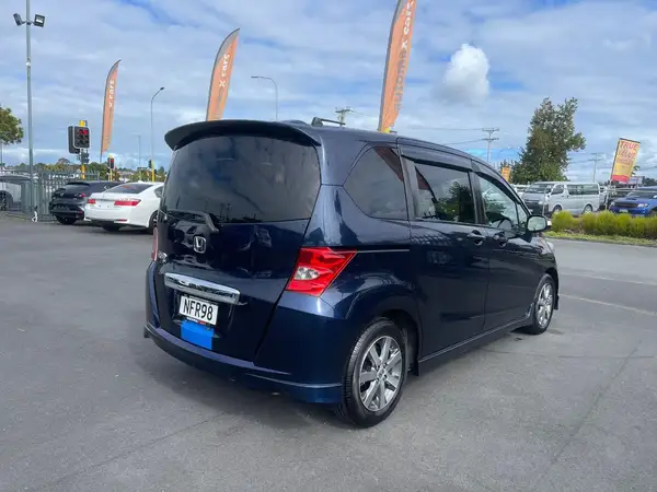 2009 Honda Freed Carousel 6