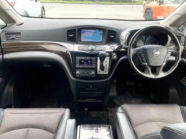 2017 Nissan Elgrand Carousel 2