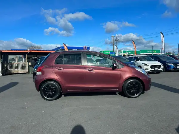 2009 Toyota Vitz Carousel 2