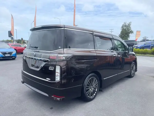 2017 Nissan Elgrand Carousel 3