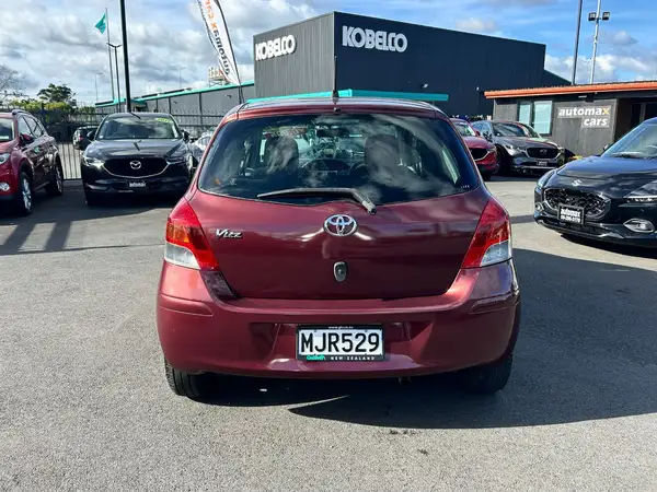 2009 Toyota Vitz Carousel 5